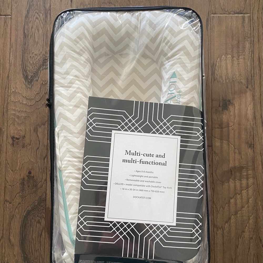 Like new DocATot Deluxe in Silver Linings